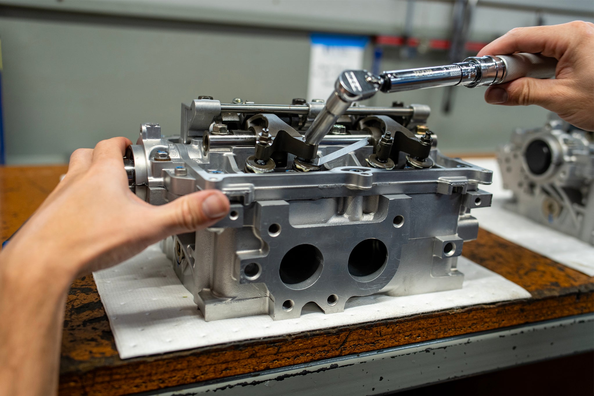 Torquing valve tensioner
